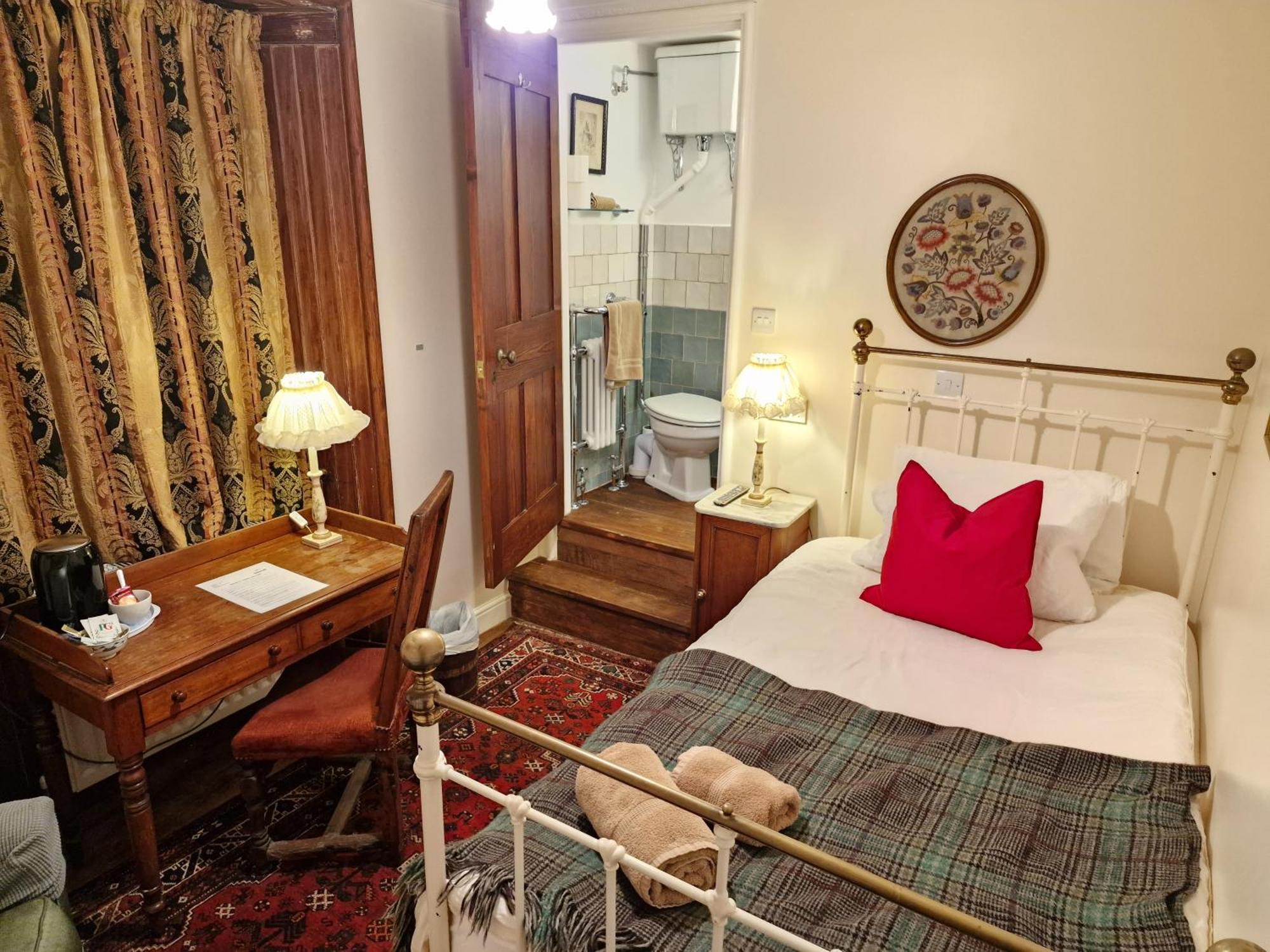 Cambus O' May Traditional Highland Hotel Ballater Zimmer foto